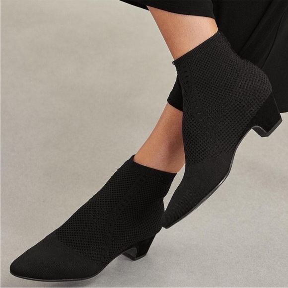 EILEEN FISHER Purl Socks Booties Size 7.5 Black Textured Stretch Knit Heels Shoe - Picture 1 of 6